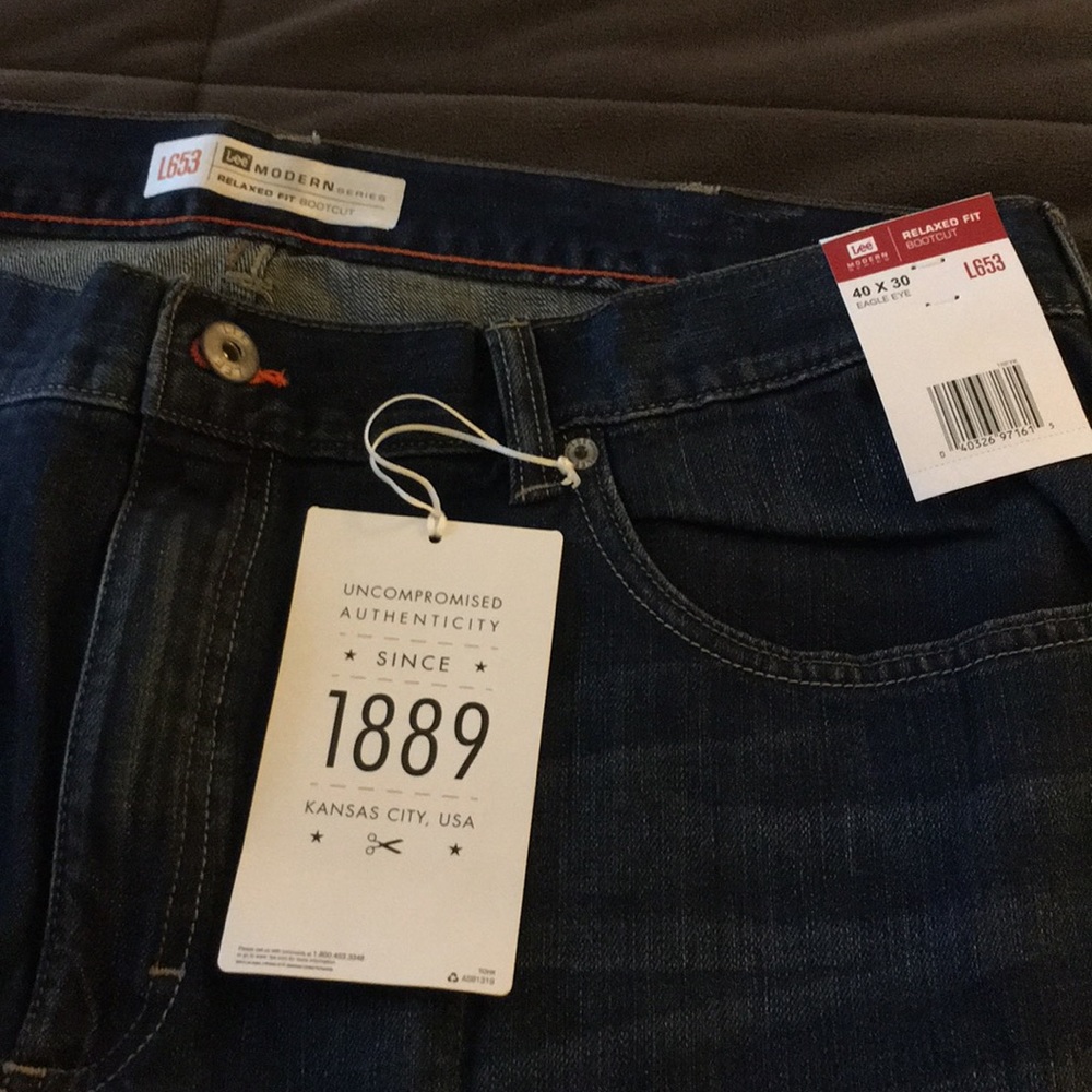Lee relaxed fit bootcut jeans - size 40x30
